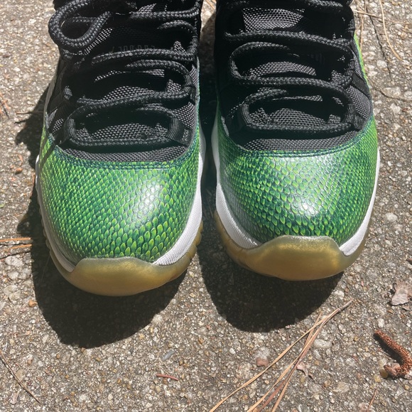 Jordan 11 Retro Low Green Snakeskin
Size 8.5 - Picture 3 of 7